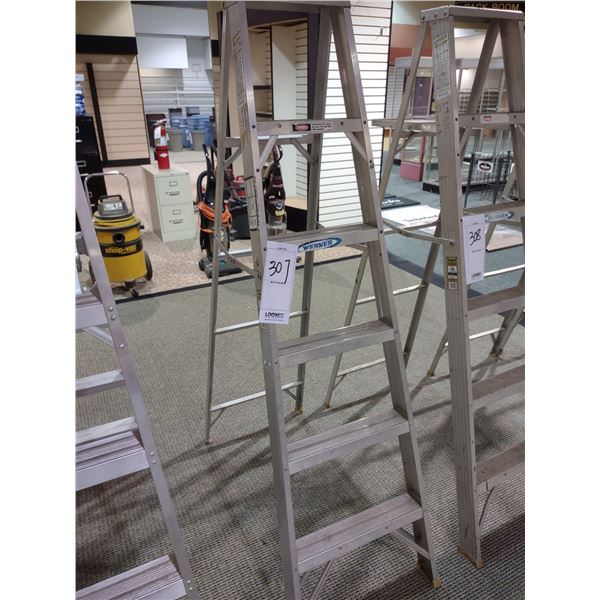 WERNER LIKE-NEW 6 FT LADDER