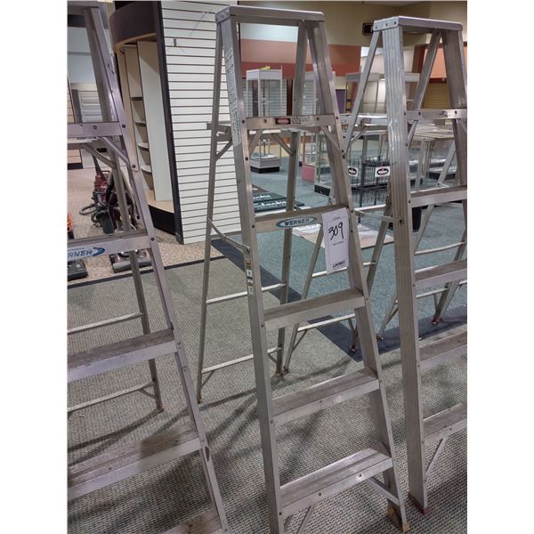WERNER LIKE-NEW 6 FT LADDER