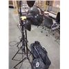 Image 2 : LOT OF IMPACT CAMERA/PHOTO LIGHTING