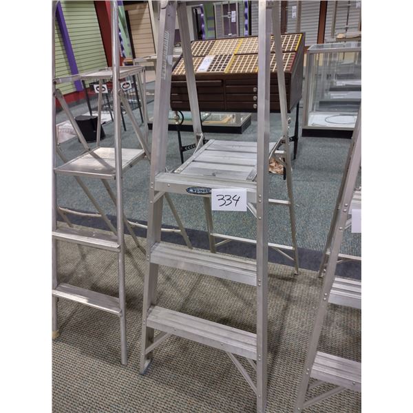 WERNER ALUMINUM PLATFORM STEP LADDER, LIKE NEW