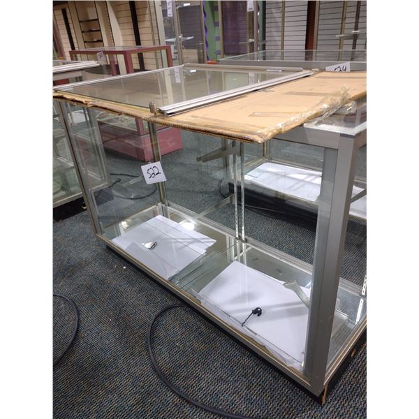5 FT ELECTRIC LIGHT UP GLASS RETAIL DISPLAY UNIT