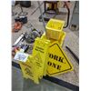 Image 1 : JANITORIAL EQUIPMENT LOT