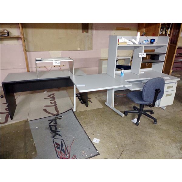 DESKS LOT W/ CHAIR