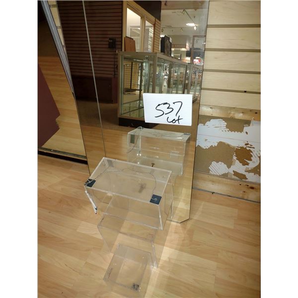 LOT OF CLEAR ACRYLIC BOX DISPLAY W/ MIRROR