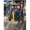Image 10 : JOHN DEERE 318D LIKE NEW SKID STEER
