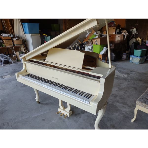 TOKAI (JAPAN)  BABY GRAND PIANO