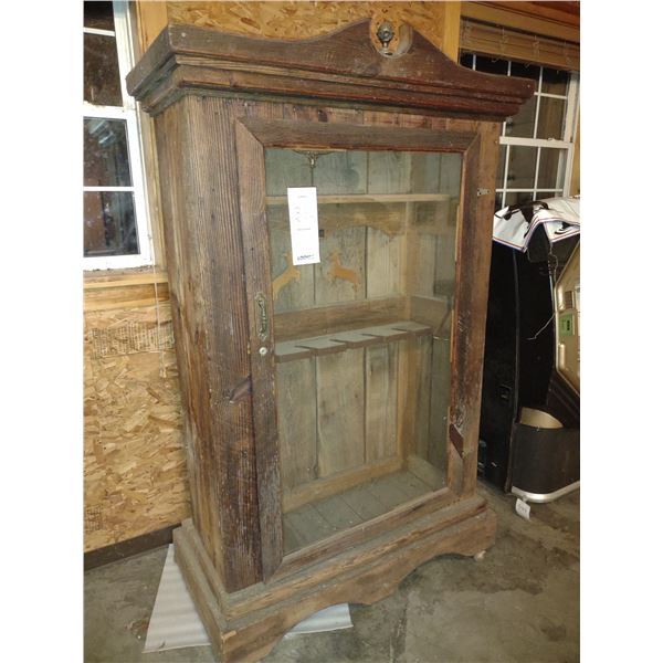 LARGE LODGE STYLE CUSTOM ROUGH CUT WOOD GUN CABINET ON WHEELS
