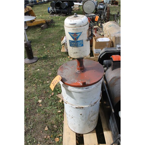 High Pressure Pneumatic Greaser, c/w Partial Pail of Grease