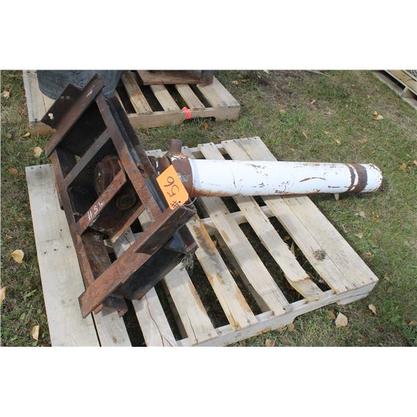 Hoist, c/w Base for Gravel Box