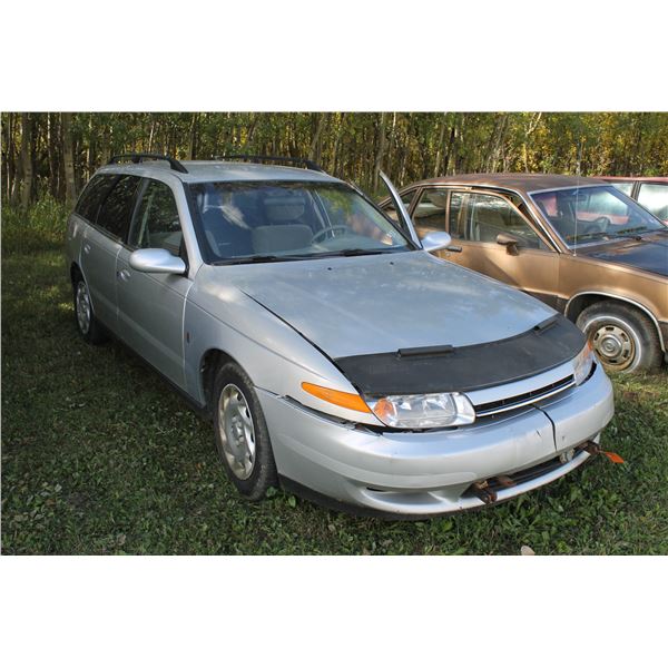 2001 Saturn, Auto, Full Load, Runs, Slight Body Damage on Front