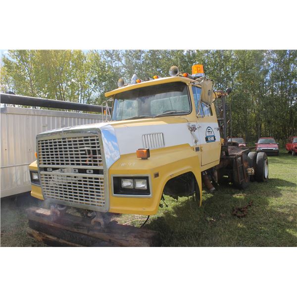 Ford LTL 9000, 44 Rears, 5th Wheel, Hyd Driven, 50 Ton Winch, *For Parts Only