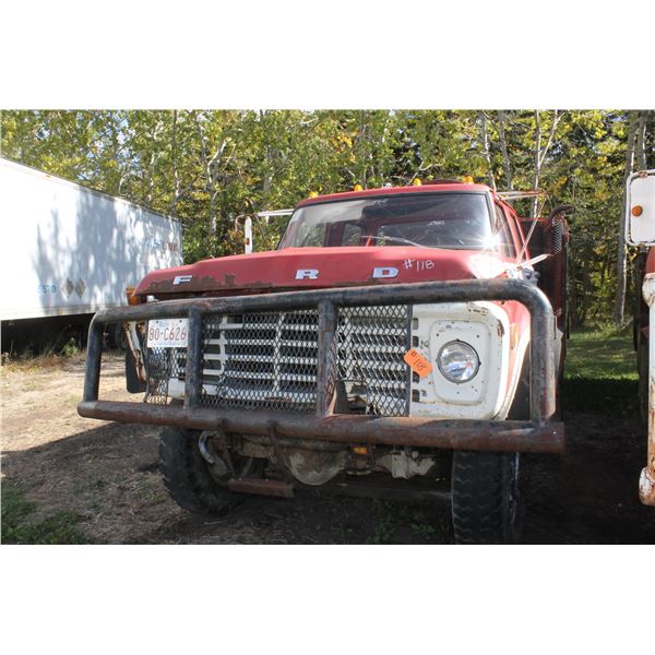 1978 Ford F600, 4X4, Crewcab, 390 V8, Auto, c/w Deck & 1000 Gal Tank, 11.00 X 20 Tires, s/n: F66WVDJ