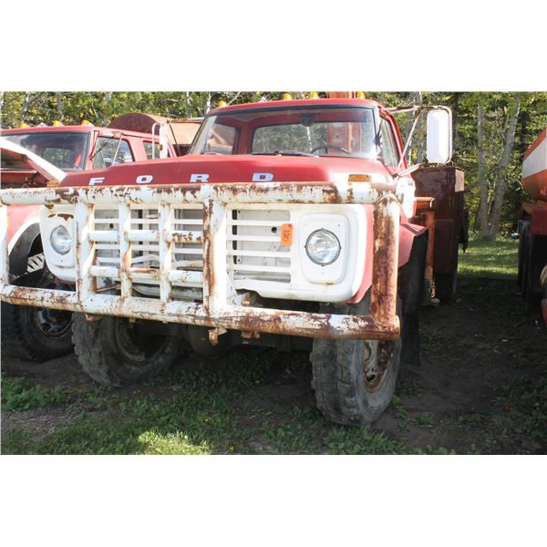 1978 Ford F600, 4X4, V8 Auto, 11.00 X 20 Tires, Runs, c/w Atlas 3006 Picker 6 Ton,c/w Deck & Air tan
