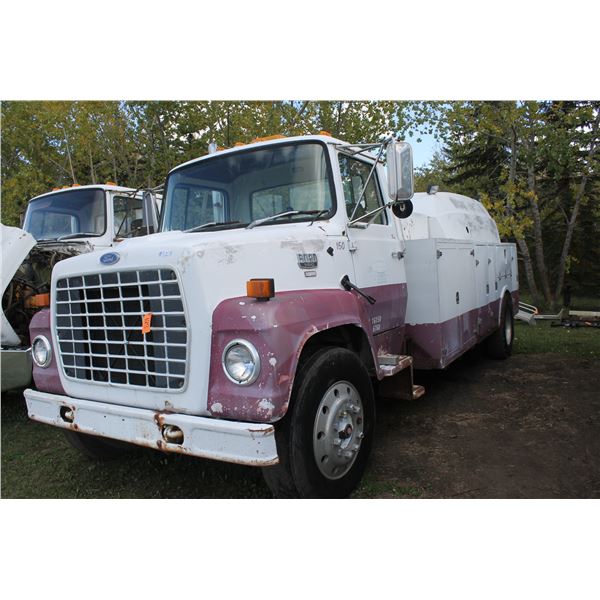1986 Ford 700, V8 Detroit Diesel, S/Axle, 6 Spd Std, c/w Service Body incl 1000L Fuel Tank, Pump & M