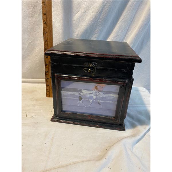 Picture box