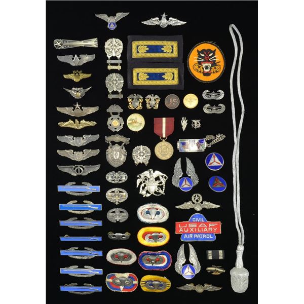GROUP OF VARIOUS MILITARY INSIGNIA & RELATED