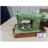 Image 2 : Singer Elec Portable Sewing Machine