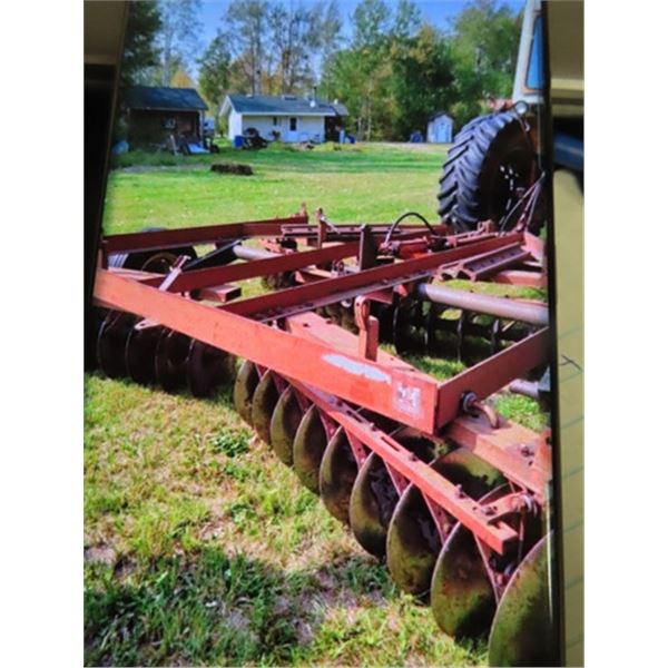 Int 470 12' Tandem Disc Items Located in Woodridge, MB, Contact Glen for Viewing, Directions & Info-