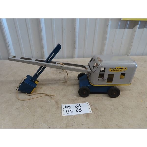 Vintage Wyansdotte Pressed Metal Dragline Toy