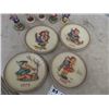 Image 4 : 5 Hummel Figurines & 4 Calendar Plates