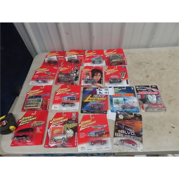 Approx 17 Johnny Lighting , Hotwheel In Pkgs