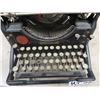 Image 3 : Underwood Manual Vintage Typewriter