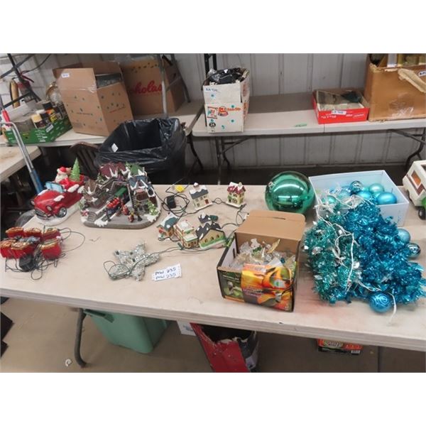 Christmas Decorations , Ornaments & Lighted Village
