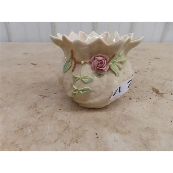 Belleek Vase 4" H 5" Rd