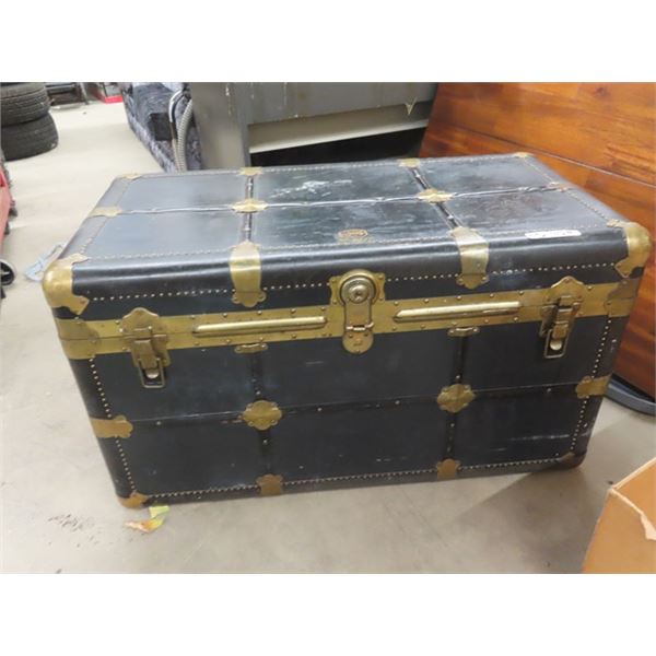 Trunk 22" x 39"x 20" - No Key