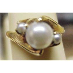 LOVELY 10k GOLD PEARL  RING #2187941