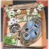 Image 1 : BOX OF IN-HOME GARDEN DECOR IN WALL-HANG
