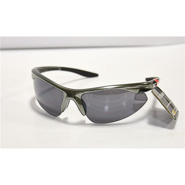 PAIR OF FOSTER GRANT SUNGLASSES