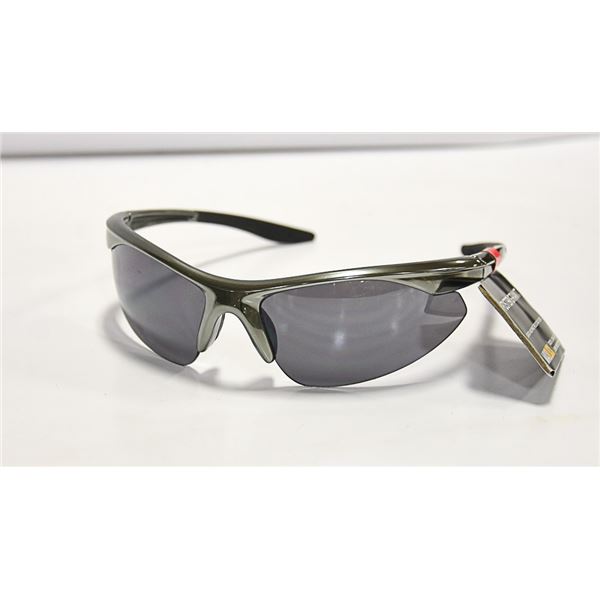 PAIR OF FOSTER GRANT SUNGLASSES