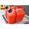 Image 3 : (2) 6L & 2.25L Gas & Oil Cans