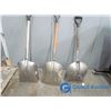 Image 2 : **(3) Shovels