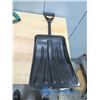 Image 2 : **(3) Shovels