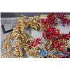 Image 9 : Sunbeam Heated Christmas Throw & Berry Decorations