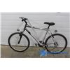 Image 1 : **26" Men's Raleigh Grey Bike