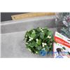 Image 4 : Plastic Holly & Mistletoe Decor