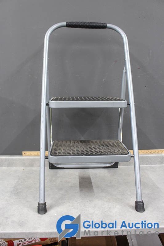 Folding 2-Step Step Ladder