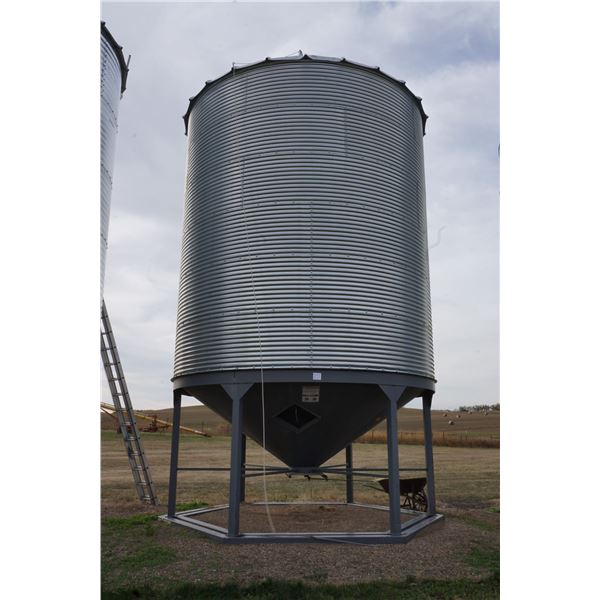 Westeel Rosco Hopper with lid opener (approx 3000 bushel)