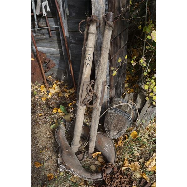 3 Single Trees, Collar, 3 Muzzles, Chain