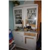 Image 1 : White cabinet and contents