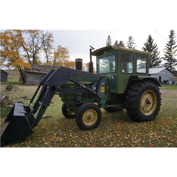 John Deere 4020 Tractor with Loader - 2 hydraulic outlets - PTO - Tires Good Showing 2914 Hrs?