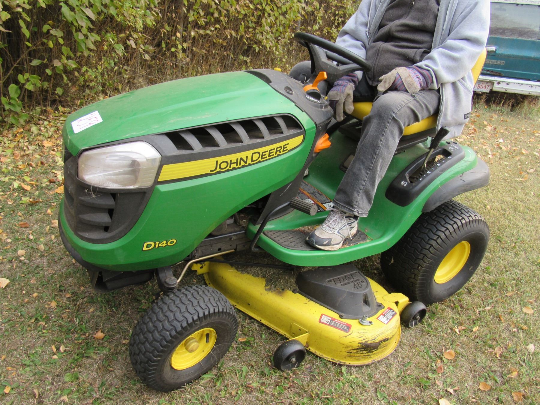 John Deere D140 Gas Lawnmower with 48 inch deck