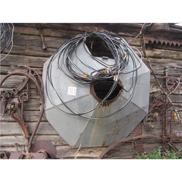 Brooder and accessories (2 pics)