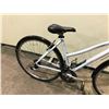 Image 2 : WHITE MARIN 21 SPEED CRUISER BIKE