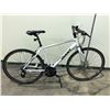 Image 2 : WHITE GIANT ESCAPE, 24 SPEED ROAD BIKE