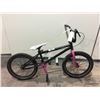 Image 2 : BLACK AND PINK NO NAME SINGLE SPEED STUNT BIKE