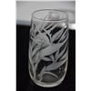 Image 5 : FRANK ODA ETCHED GLASS ANTHURIUM PLATE W/WOOD HANDLES & ETCHED GLASSES (6 PCS)